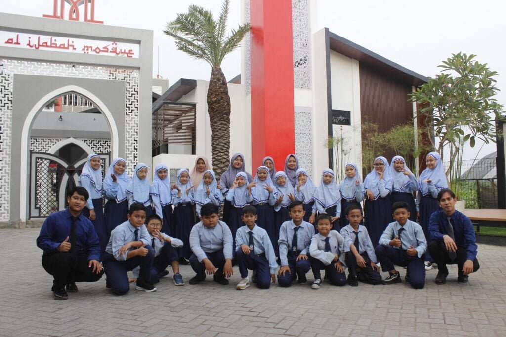 English Intensive Camp SD Zainuddin Sidoarjo